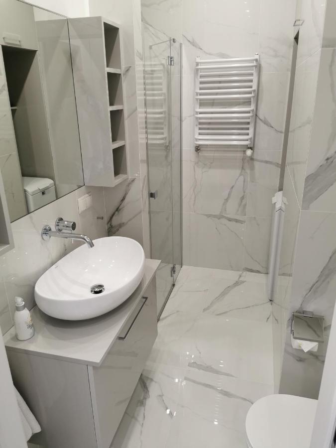 Zajezdnia Wrzeszcz Apartamenty Gdansk Luaran gambar